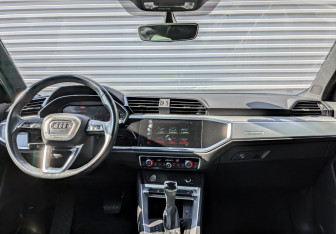 Подержанный автомобиль Audi Q3 2019 года (14 фото)