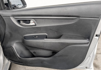 Подержанный автомобиль Kia Rio Hatchback 2021 года (23 фото)