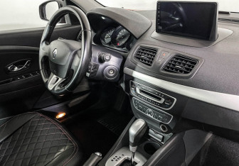 Подержанный автомобиль Renault Fluence 2012 года (9 фото)