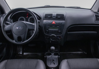 Подержанный автомобиль Kia Picanto 2010 года (13 фото)