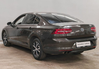 Подержанный автомобиль Volkswagen Passat Sedan 2015 года (7 фото)
