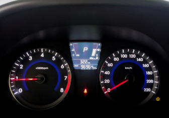 Подержанный автомобиль Hyundai Solaris Sedan 2012 года (13 фото)