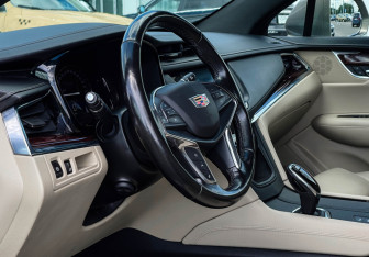 Подержанный автомобиль Cadillac XT5 2019 года (13 фото)