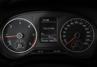 Подержанный автомобиль Volkswagen Amarok 2013 года (12 фото)