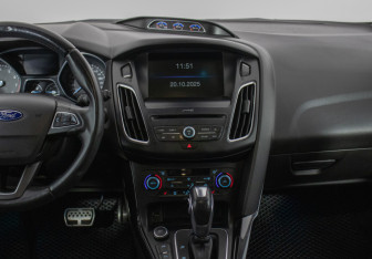 Подержанный автомобиль Ford Focus Hatchback 2016 года (14 фото)