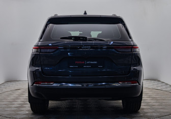 Подержанный автомобиль Jeep Grand Cherokee 2022 года (4 фото)