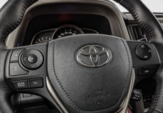 Подержанный автомобиль Toyota RAV4 2014 года (26 фото)