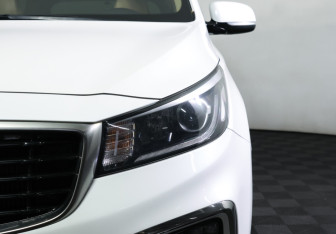 Подержанный автомобиль Kia Carnival 2020 года (28 фото)