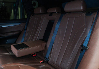 Подержанный автомобиль BMW X5 2017 года (9 фото)