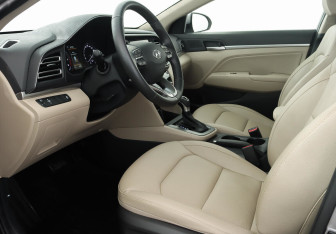 Подержанный автомобиль Hyundai Elantra Sedan 2020 года (7 фото)