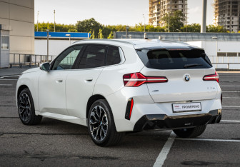 Подержанный автомобиль BMW X3 2025 года (9 фото)