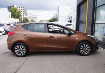 Подержанный автомобиль Kia Ceed Hatchback 2016 года (4 фото)