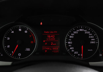 Подержанный автомобиль Audi A4 Sedan 2009 года (11 фото)