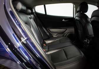 Подержанный автомобиль Kia Stinger 2019 года (9 фото)