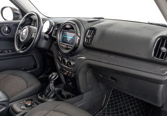 Подержанный автомобиль MINI Countryman 2018 года (13 фото)