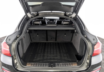 Подержанный автомобиль BMW X4 2018 года (10 фото)