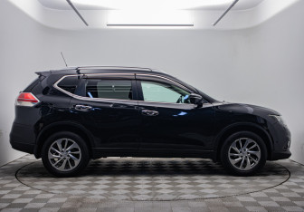 Подержанный автомобиль Nissan X-Trail 2016 года (6 фото)