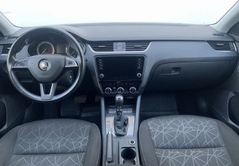 Подержанный автомобиль Skoda Octavia Liftback 2019 года (12 фото)