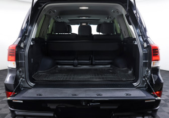 Подержанный автомобиль Toyota Land Cruiser Suv 2019 года (9 фото)