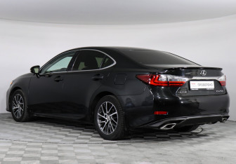 Подержанный автомобиль Lexus ES 2015 года (7 фото)