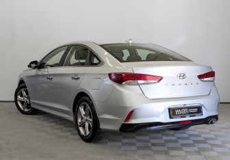 Подержанный автомобиль Hyundai Sonata 2019 года (7 фото)