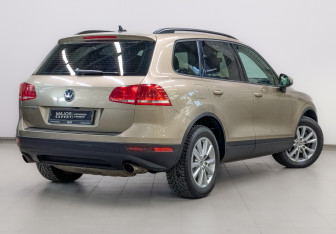 Подержанный автомобиль Volkswagen Touareg 2016 года (5 фото)
