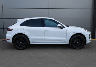Подержанный автомобиль Porsche Macan 2018 года (3 фото)
