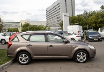 Подержанный автомобиль Kia Ceed Wagon 2007 года (3 фото)