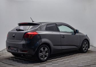 Подержанный автомобиль Kia Ceed Hatchback 2011 года (5 фото)