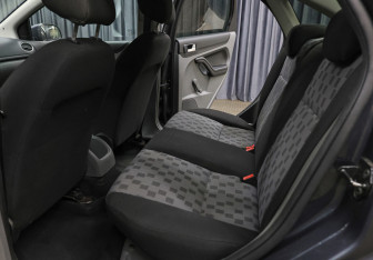 Подержанный автомобиль Ford Focus Sedan 2008 года (10 фото)
