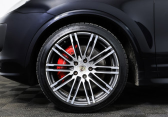 Подержанный автомобиль Porsche Cayenne 2015 года (34 фото)