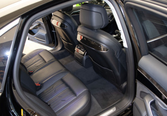 Подержанный автомобиль Audi A8 2018 года (33 фото)