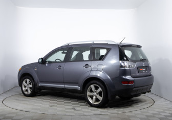 Подержанный автомобиль Mitsubishi Outlander 2008 года (7 фото)