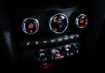 Подержанный автомобиль MINI Hatch 2018 года (22 фото)