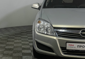 Подержанный автомобиль Opel Astra Hatchback 2011 года (14 фото)