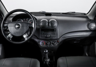 Подержанный автомобиль Chevrolet Aveo Sedan 2010 года (12 фото)
