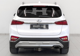 Подержанный автомобиль Hyundai Santa Fe 2019 года (6 фото)