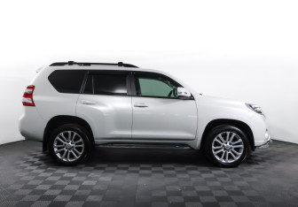 Подержанный автомобиль Toyota Land Cruiser Prado 2015 года (4 фото)