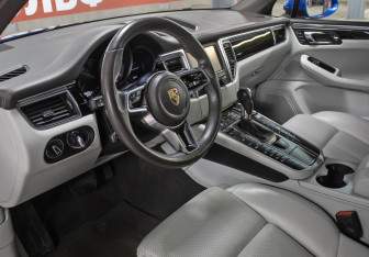 Подержанный автомобиль Porsche Macan 2015 года (16 фото)