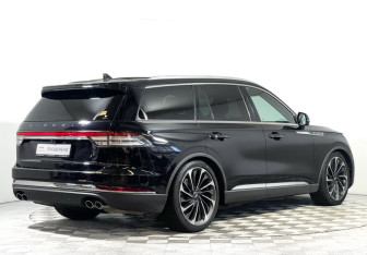 Подержанный автомобиль Lincoln Aviator 2020 года (5 фото)