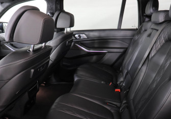 Подержанный автомобиль BMW X7 2021 года (14 фото)