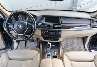 Подержанный автомобиль BMW X5 2011 года (13 фото)