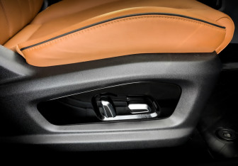 Подержанный автомобиль Omoda C5 2023 года (25 фото)