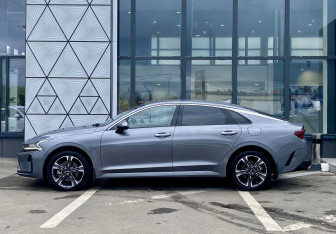Подержанный автомобиль Kia K5 2024 года (8 фото)