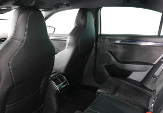 Подержанный автомобиль Skoda Superb Liftback 2019 года (12 фото)