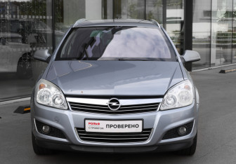 Подержанный автомобиль Opel Astra Wagon 2011 года (2 фото)