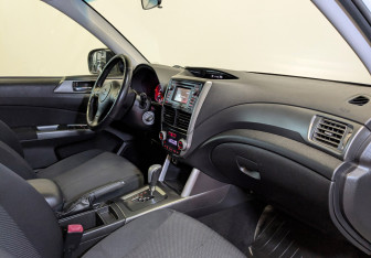 Подержанный автомобиль Subaru Forester Suv 2011 года (11 фото)