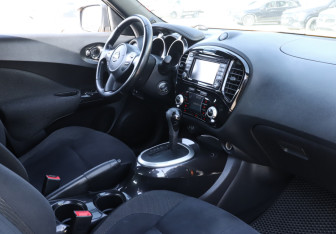 Подержанный автомобиль Nissan Juke 2017 года (9 фото)