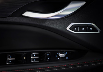 Подержанный автомобиль Geely Tugella 2022 года (18 фото)