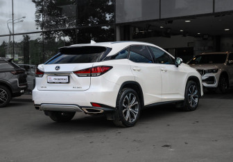 Подержанный автомобиль Lexus RX 2021 года (4 фото)